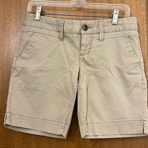 American eagle Bermuda style shorts